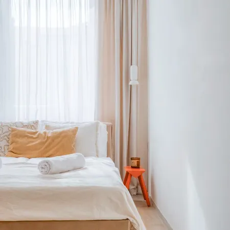 Sunny With Balcony 2 King Beds Center By Gravity Prag