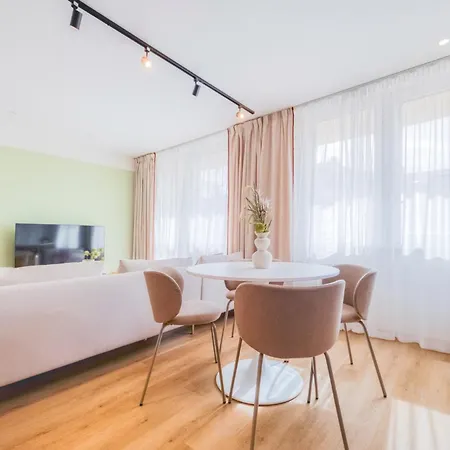 Apartment Sunny With Balcony 2 King Beds Center By Gravity Prag