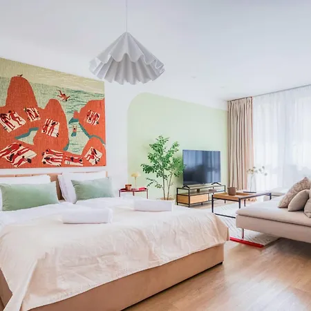 Sunny With Balcony 2 King Beds Center By Gravity Prague