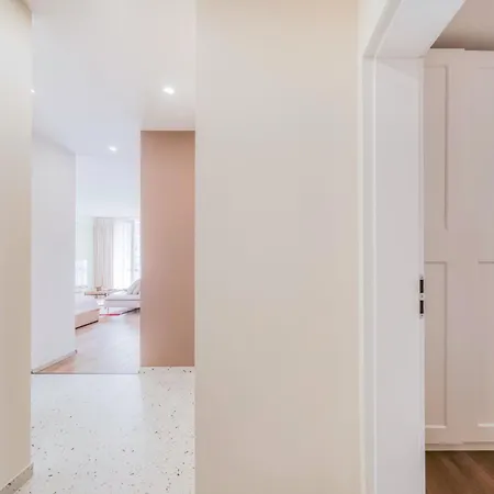 Apartment Sunny With Balcony 2 King Beds Center By Gravity